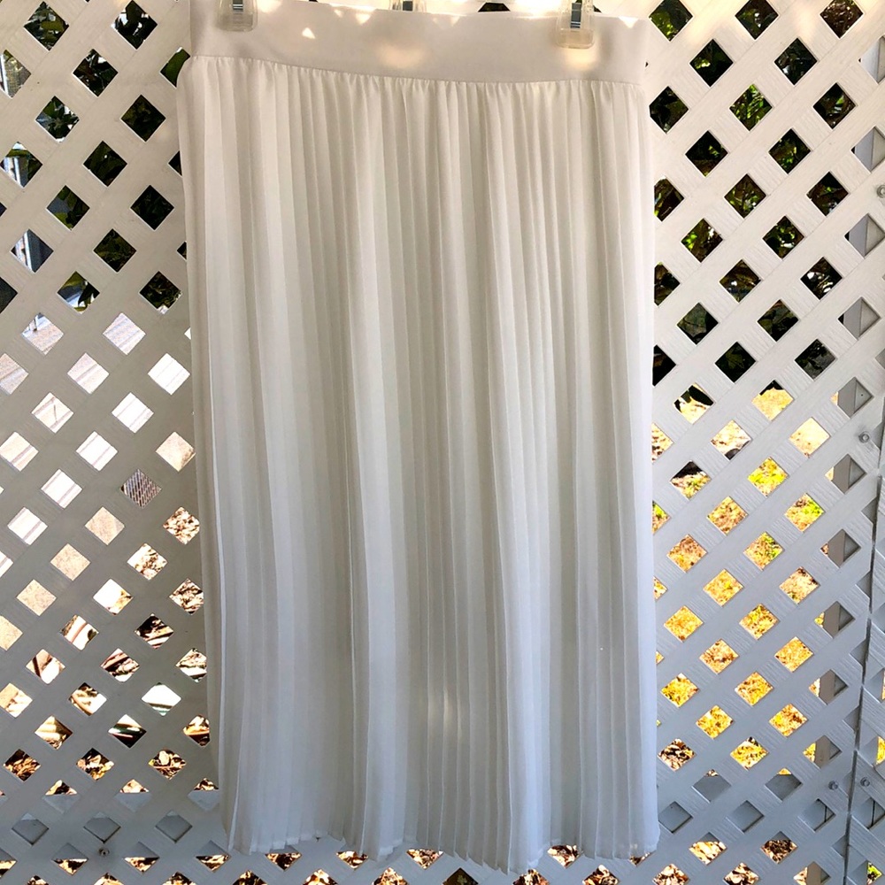 PLEATED SKIRT